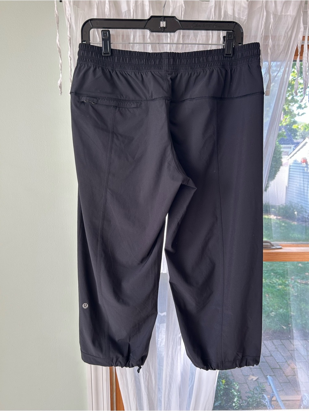 Lululemon - Picture 2 of 4